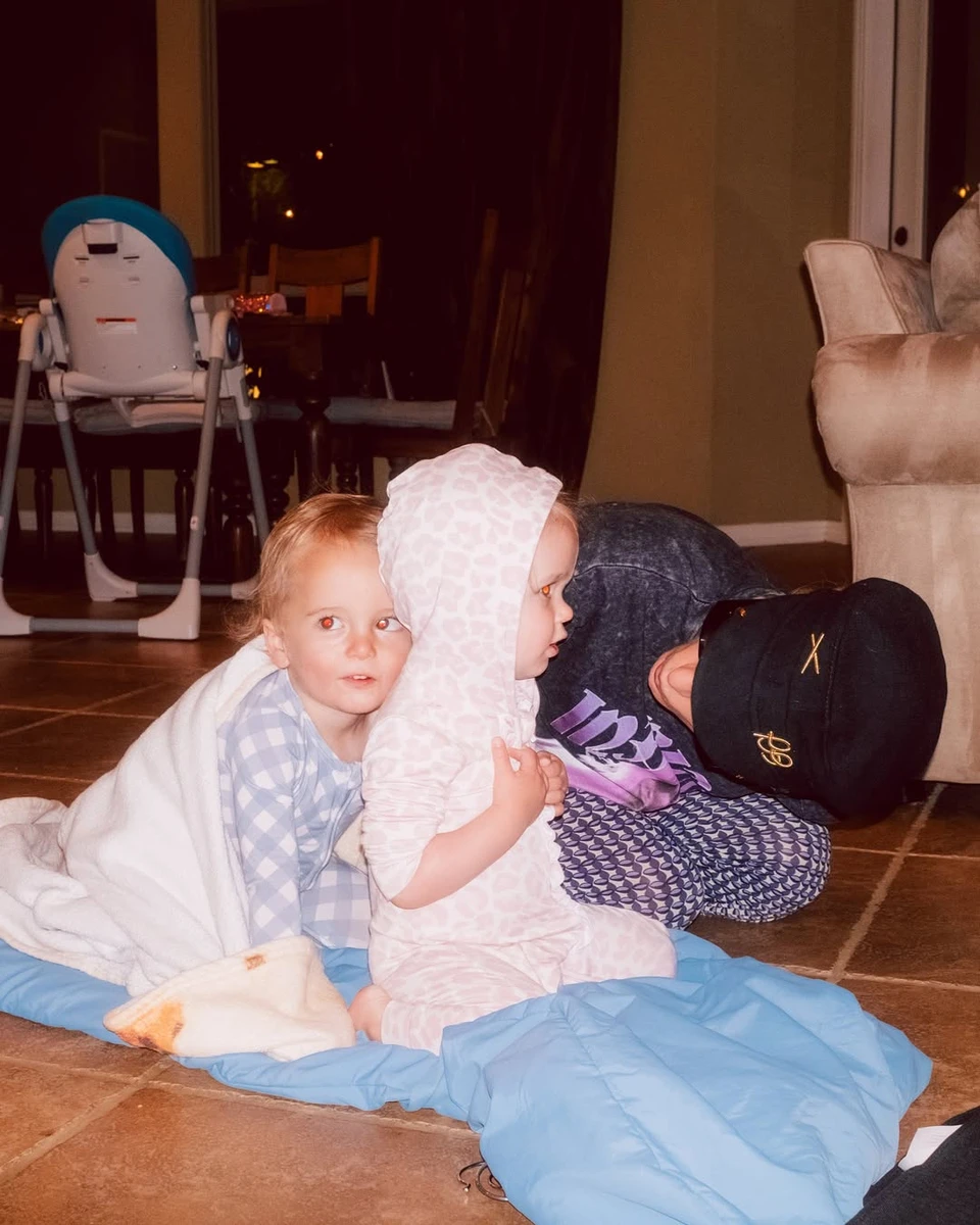 Фенікс і Лондон - дружні брат і сестричка