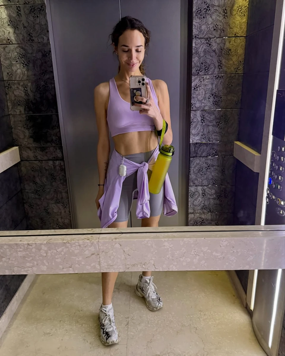 Маша Фокіна у шортах і топі