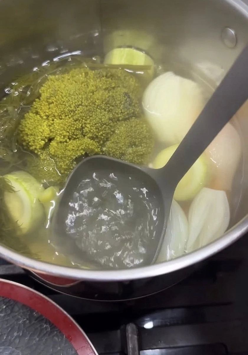 Анна Сагайдачна готує суп із гарбуза