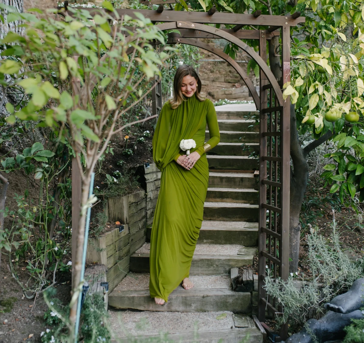 Джіджі Хадід в обтислій сукні показалася на весіллі сестри