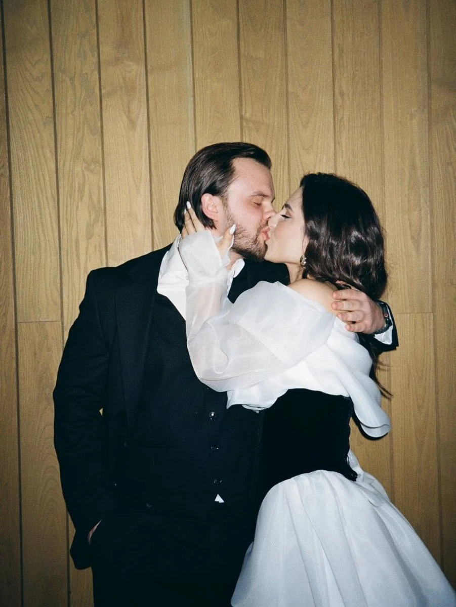 Скайлерр і Пронін цілуються