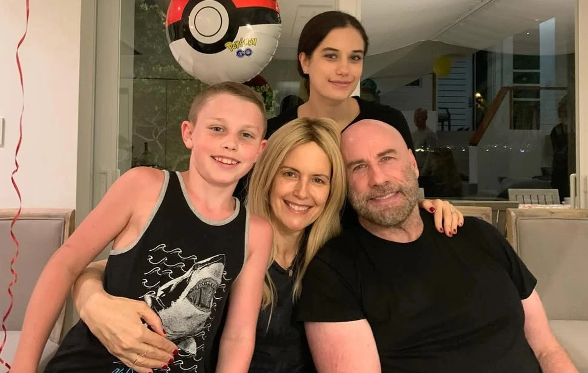 Джон Траволта з родиною