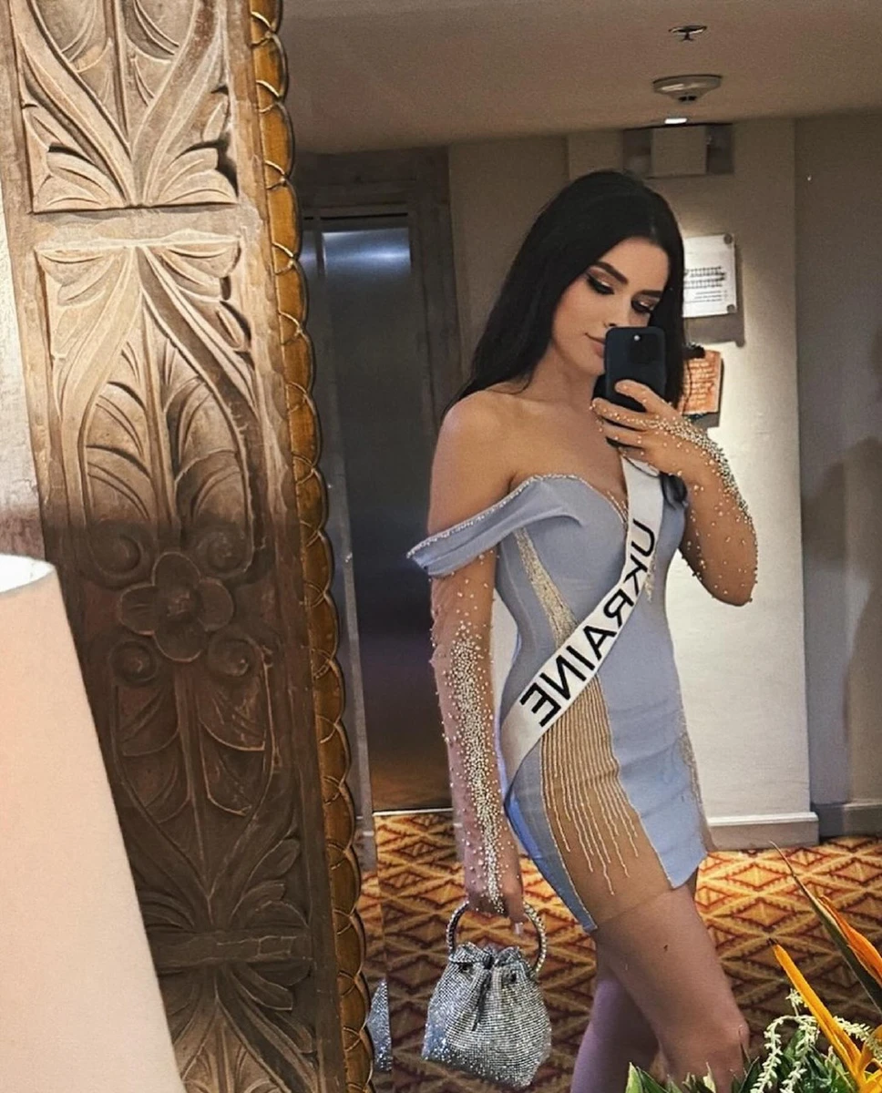 Сама себе красиво не сфотографуєш, ніхто цього не зробить...