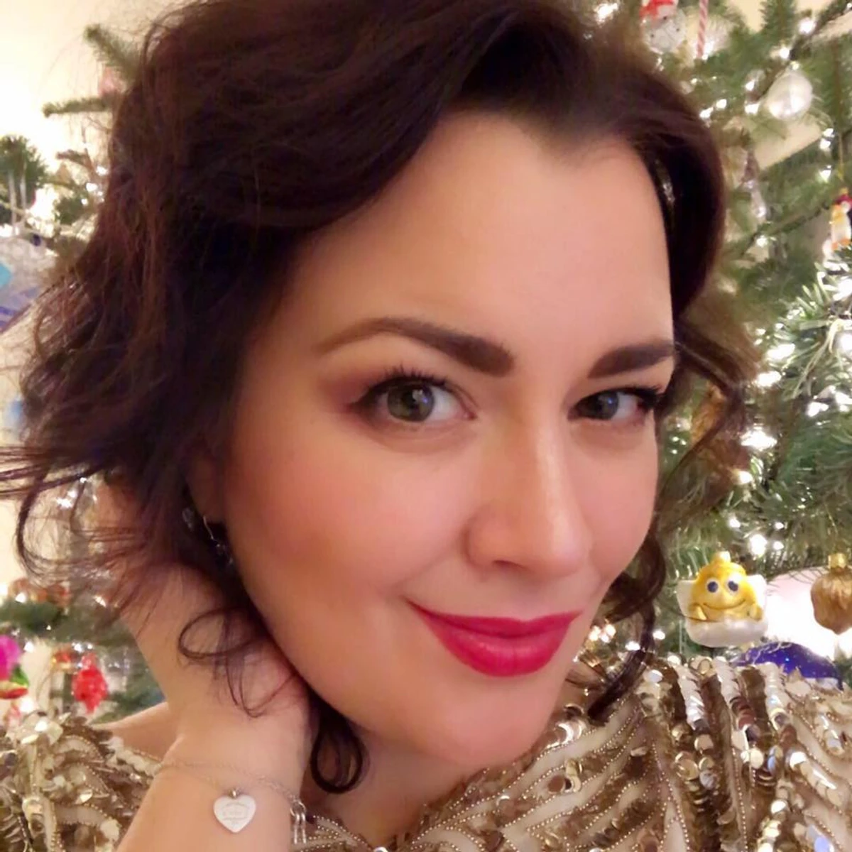 У березні 2022 року Надія публічно присоромила колишнього за те, що той лиже дупу росіянам 