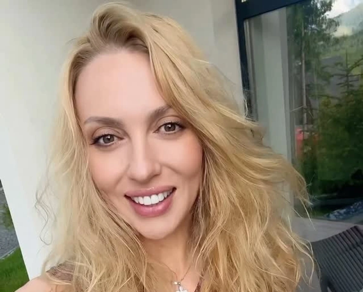 Оля Полякова