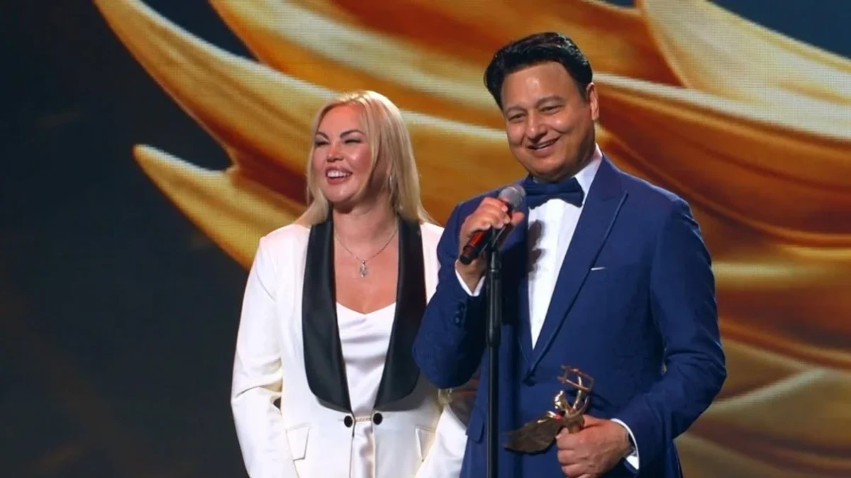 Співачка Камалія разом з чоловіком Захуром на сцені