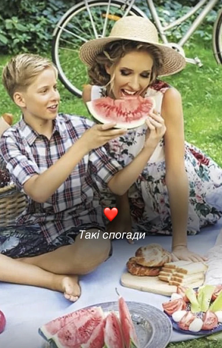Катерина Осадча показалася з сином на природі з нагоди його 23-річчя