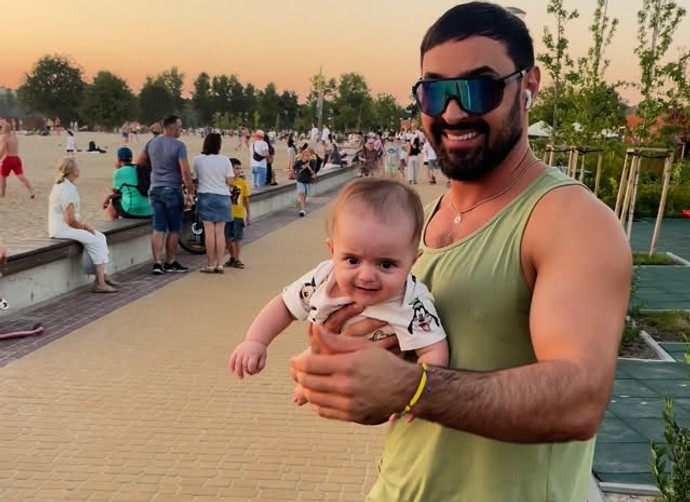 Віталій Козловський показався зі своїм маленьким сином