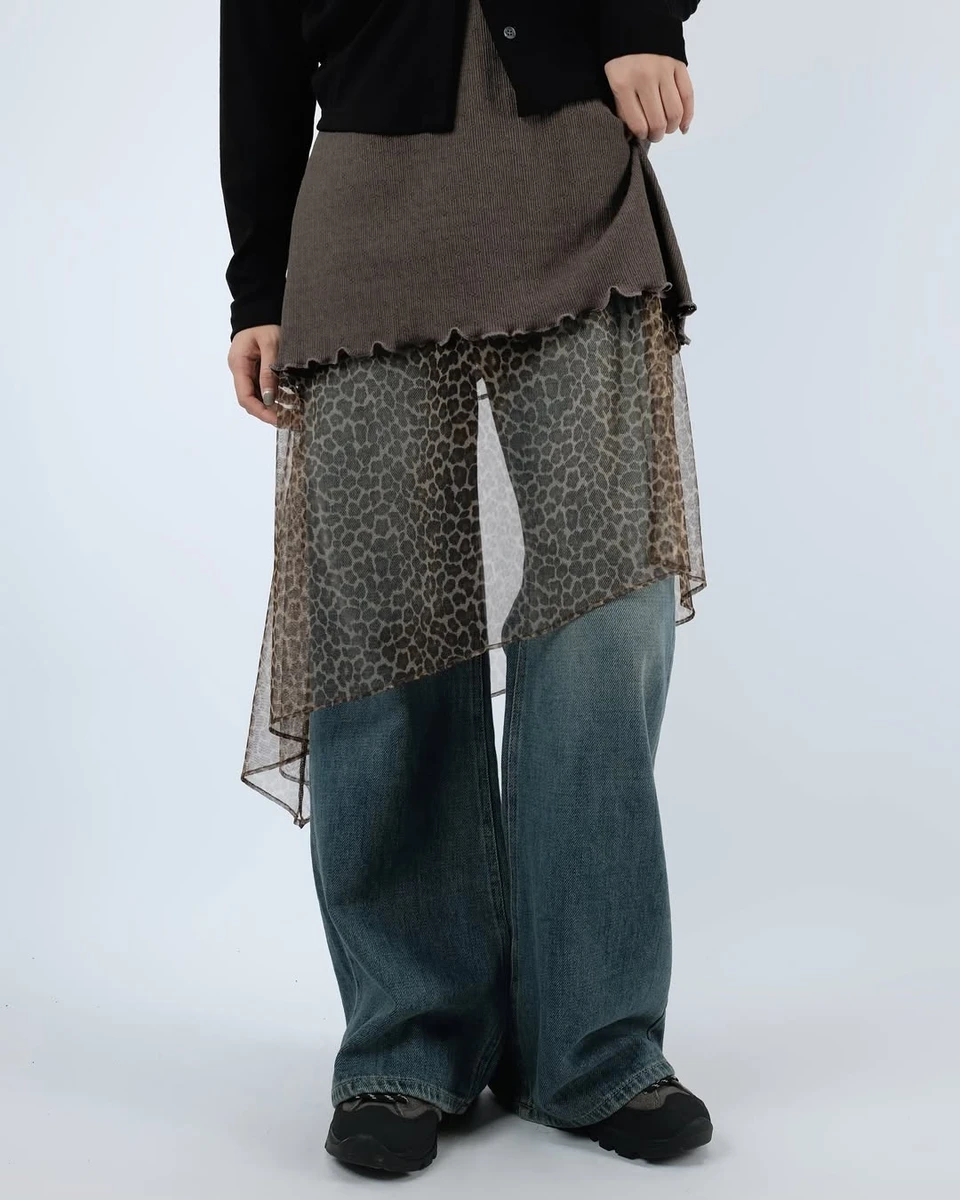 Образ із прозорою спідницею та джинсами