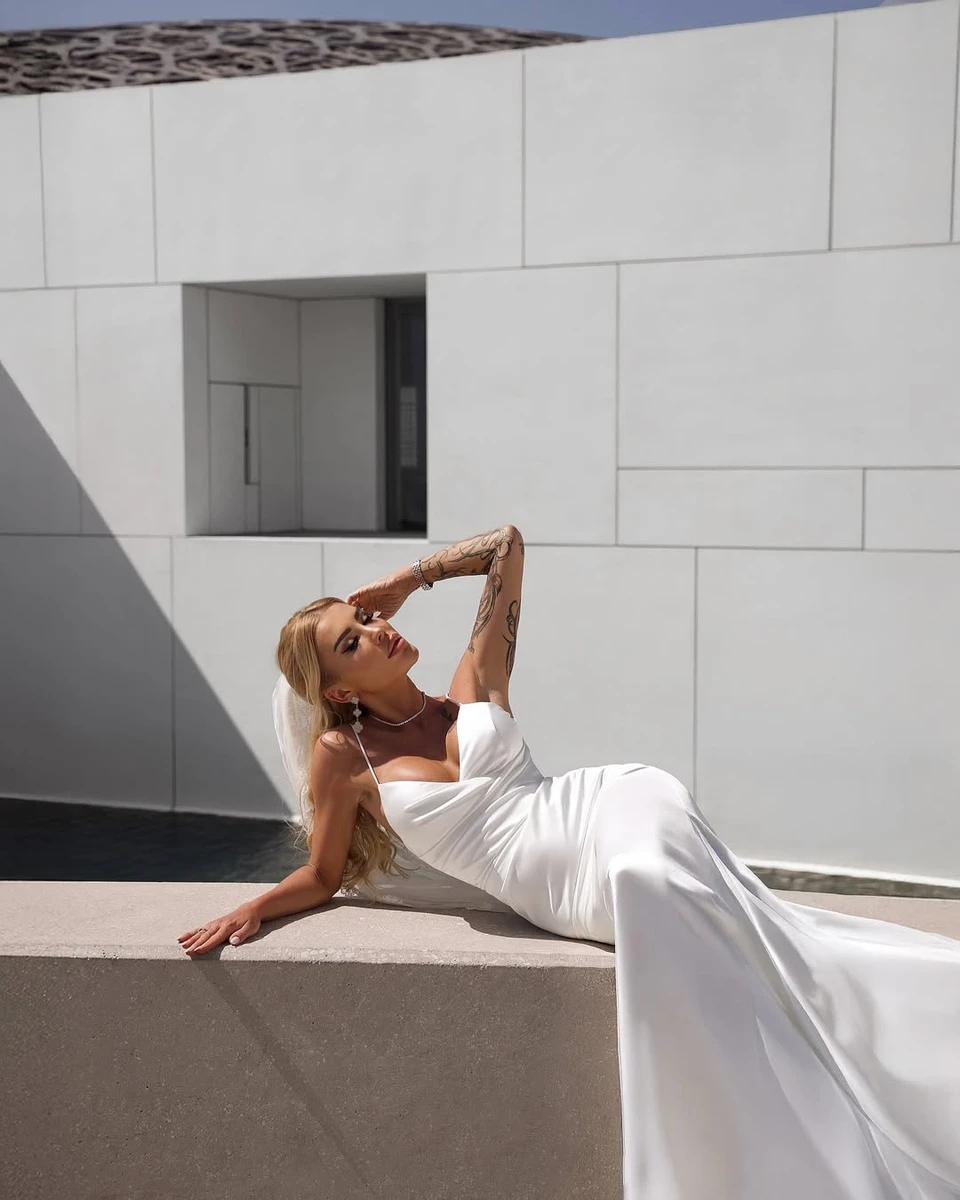 Для такої важливої події Крук обрала сонячні ОАЕ 