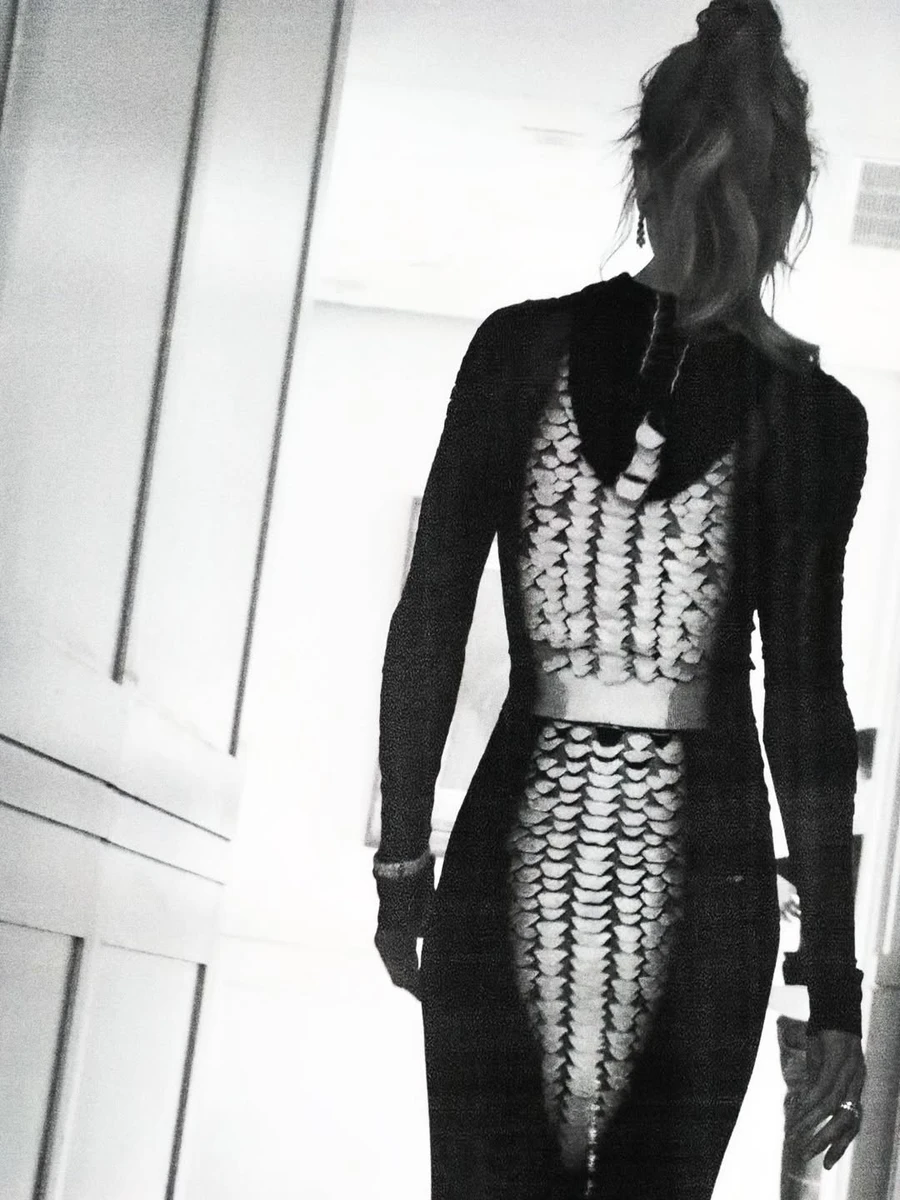 Ніколь Кідман посвітила тілом у сукні з лускою