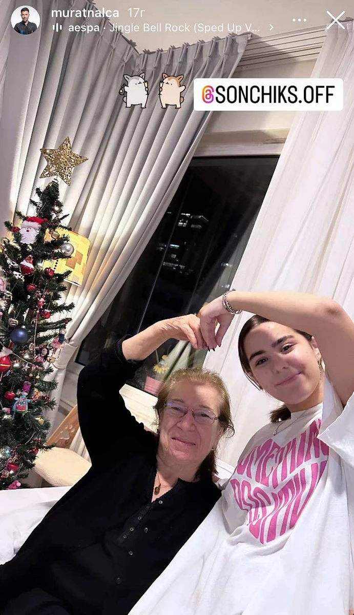 Поки зіркова мама, вочевидь, гарує на новорічних корпоративах, Софія проводить час із турецькою ріднею 