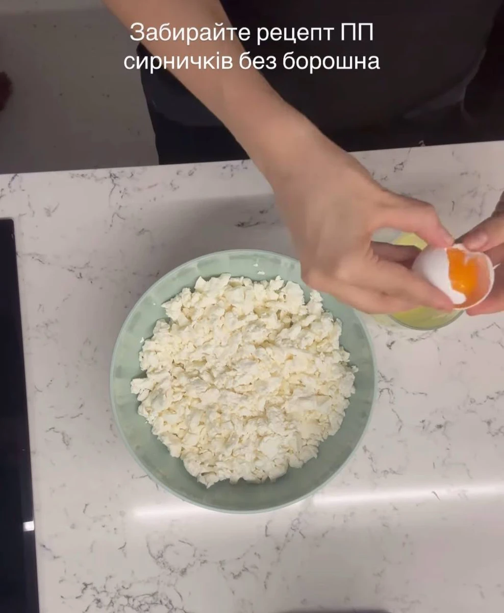 Мішина показала рецепт сирників