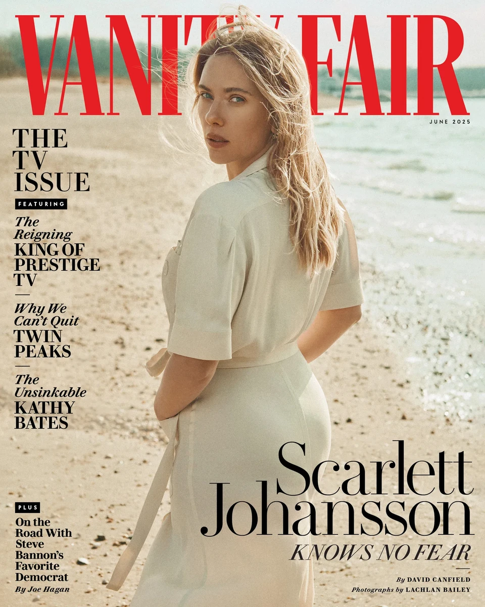 Скарлетт Йоханссон в обтислій сукні знялася на пляжі