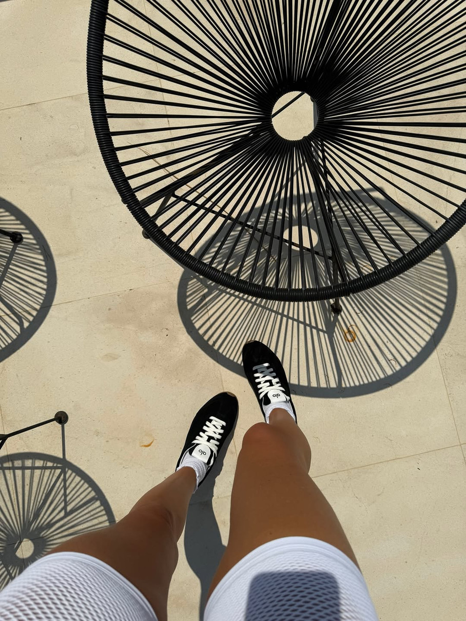 Наречена Стейтема похвалилася стрункими ніжками у шортах