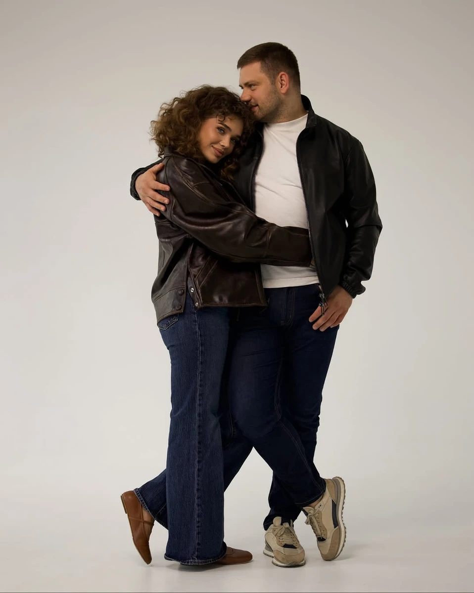 Саша Бо показала обійми з чоловіком