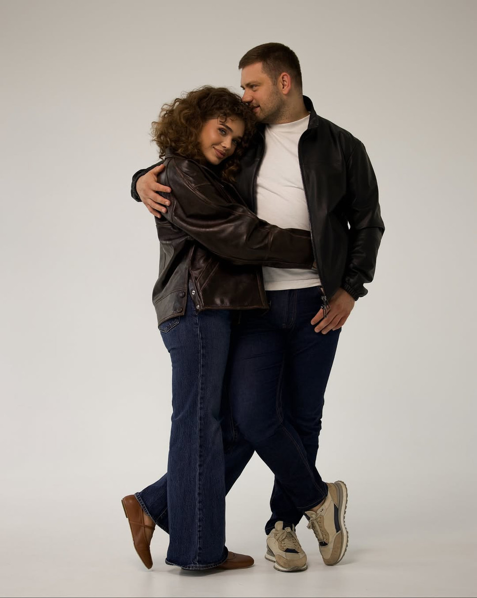 Саша Бо показала обійми з чоловіком