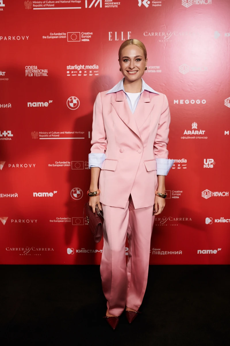 Анастасія Цимбалару у рожевому луці знялася на кінофестивалі ОМКФ