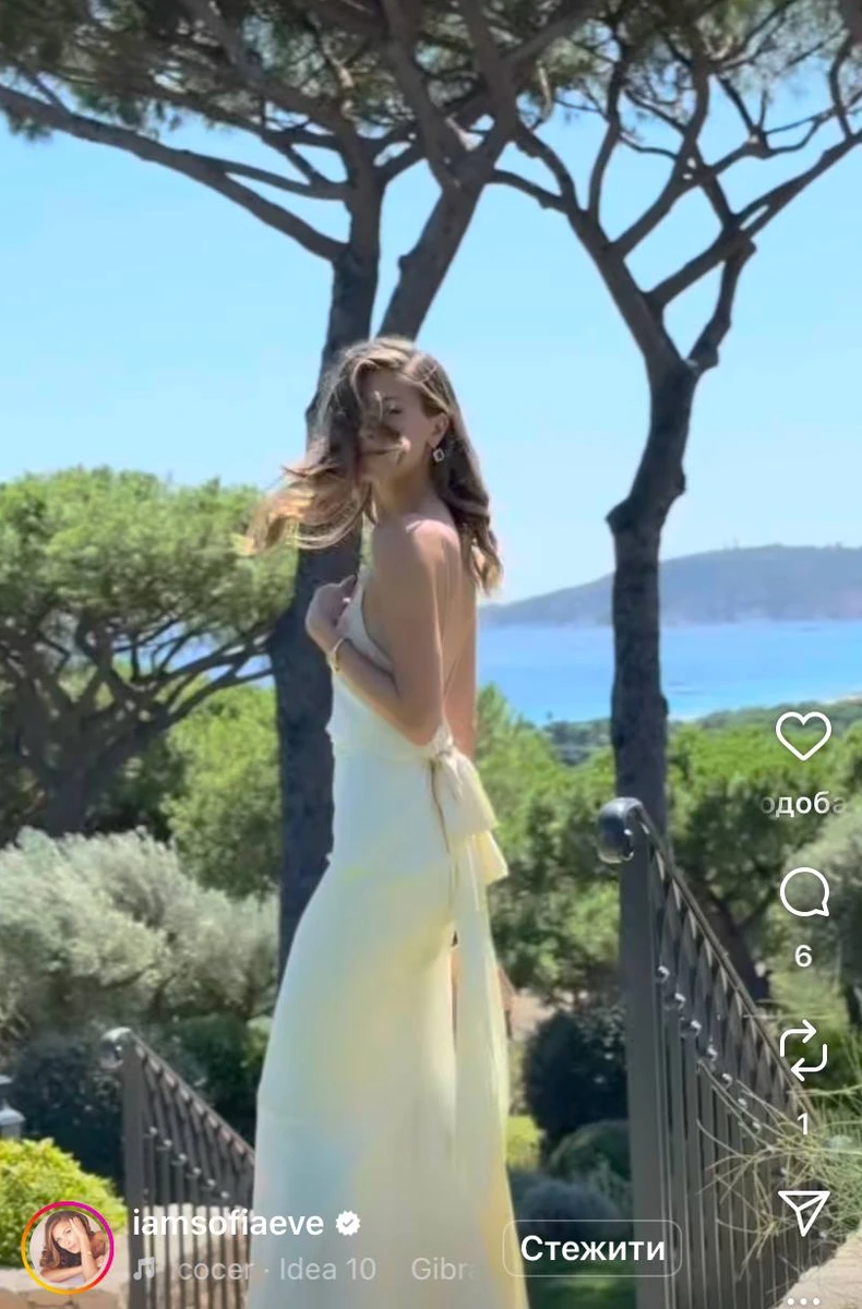 Онука Ротару у ніжній сукні попозувала для відео