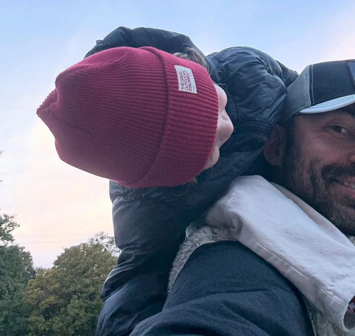 Андрій Бєдняков показав миле фото з сином, коли збирав його з садка