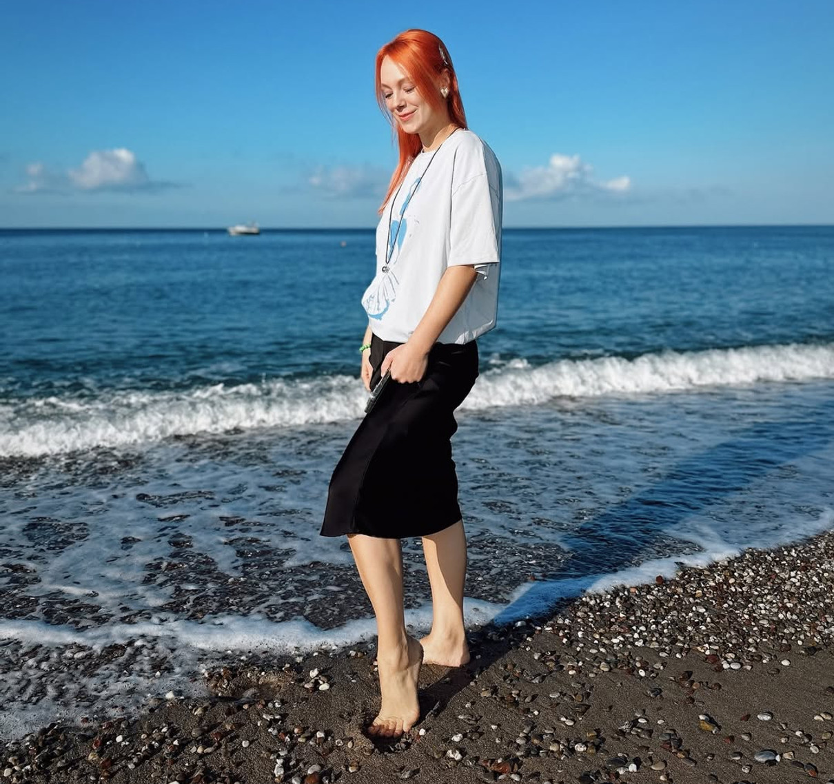 Світлана Тарабарова у спідниці показалася на пляжі у Туреччині