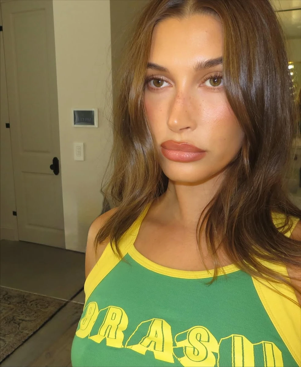 Хейлі Бібер розповіла, які процедури для обличчя робить