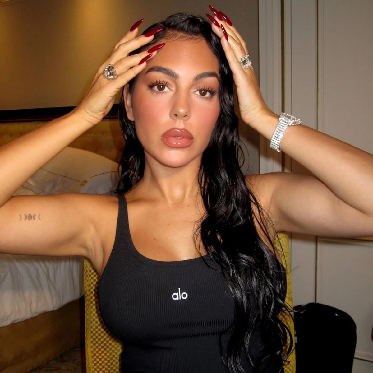 Джорджина Родрігес позує для фото