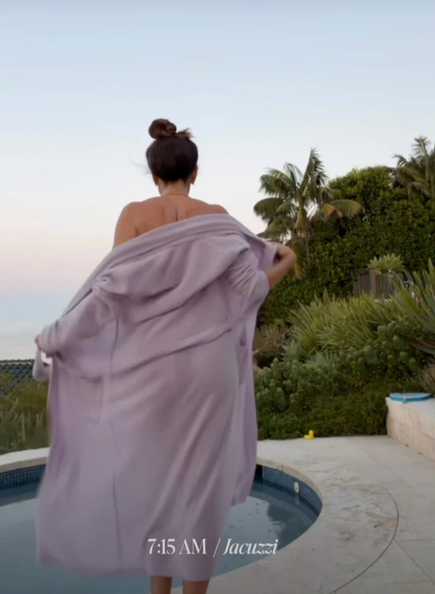 Сінді Кроуфорд показалася у джакузі