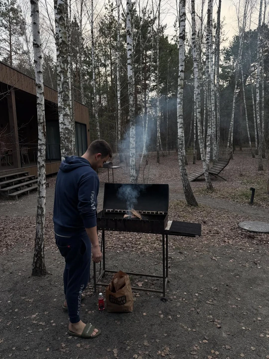 Фіма Константиновський показався з дружиною на природі