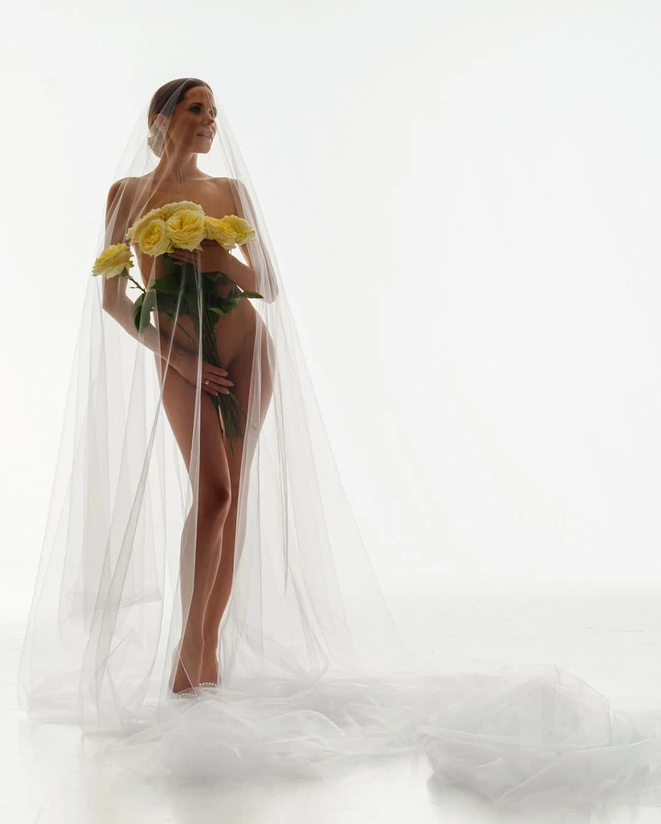 Наталка Денисенко прикрилася квітами