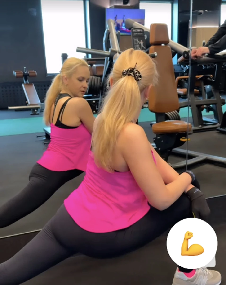 Лілія Ребрик поприсідала в залі