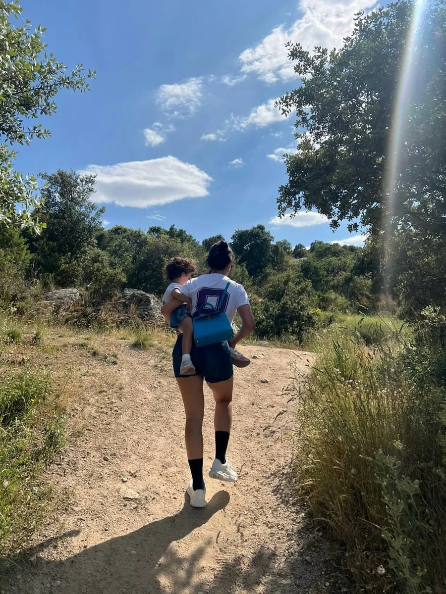 Наречена Роналду показалася на відпочинку з дітьми