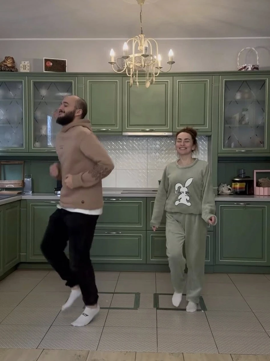 Вікторія теж не втрималася в межах квадрату