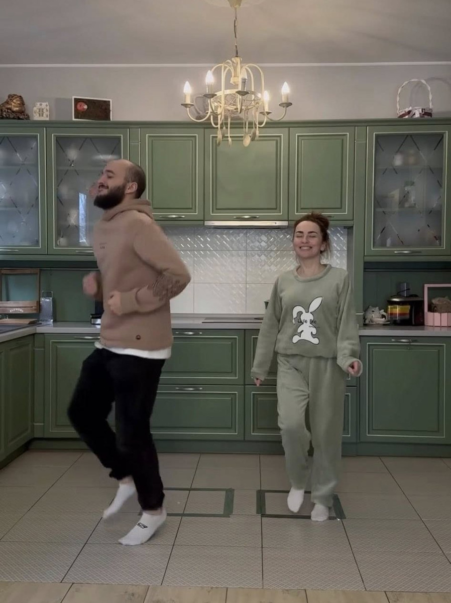 Вікторія теж не втрималася в межах квадрату