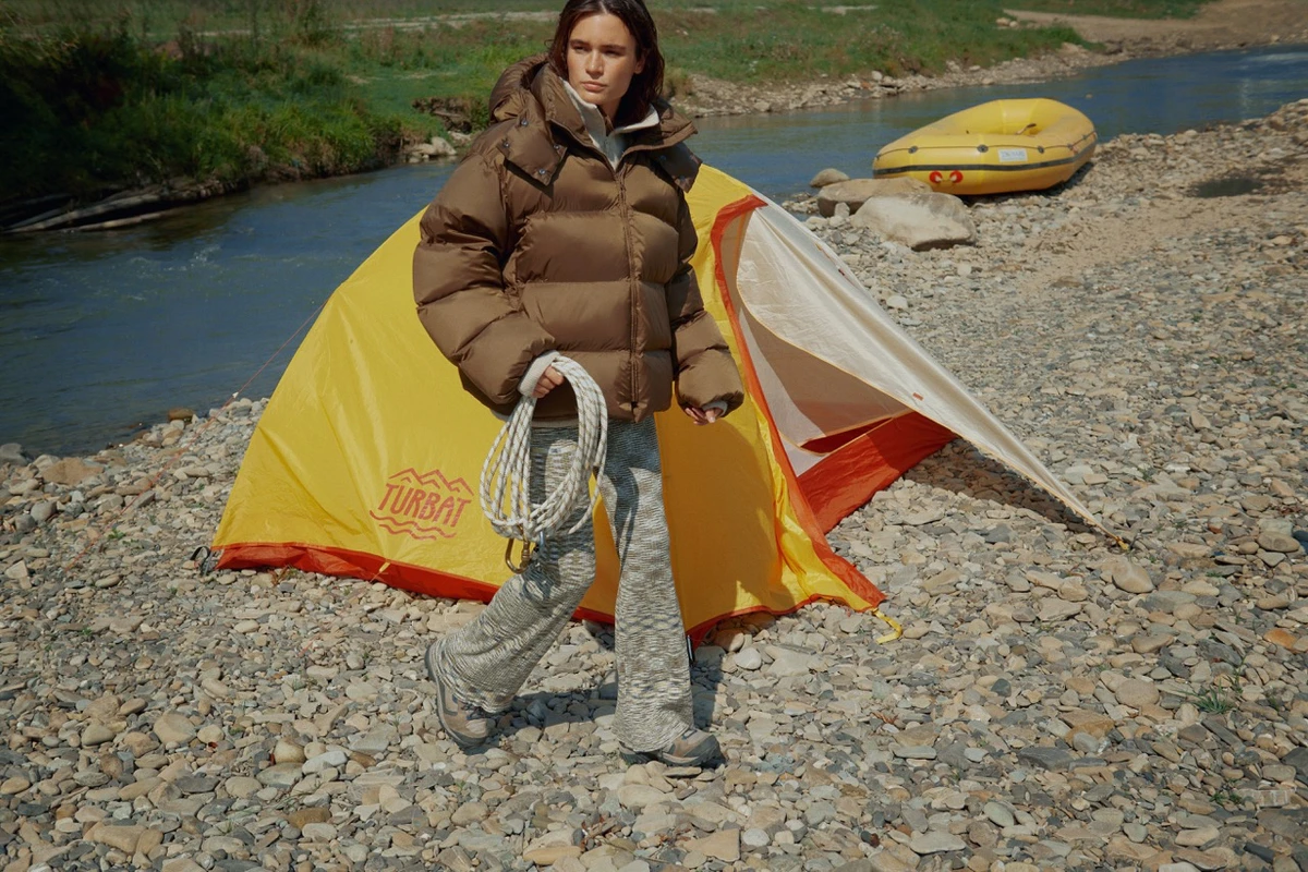 Даша також показалася з гірським спорядженням