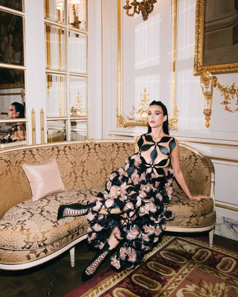 Кеті Перрі у відвертій сукні