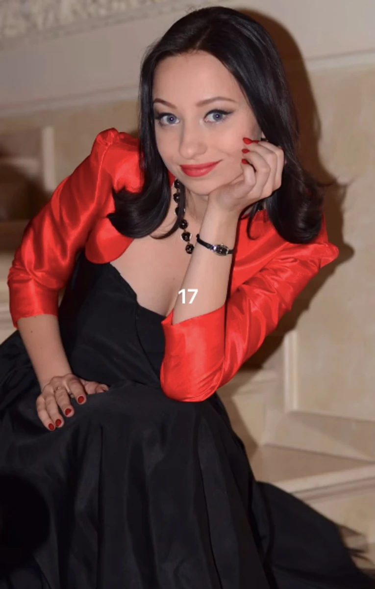 Дружина Віктора Павліка показала себе брюнеткою