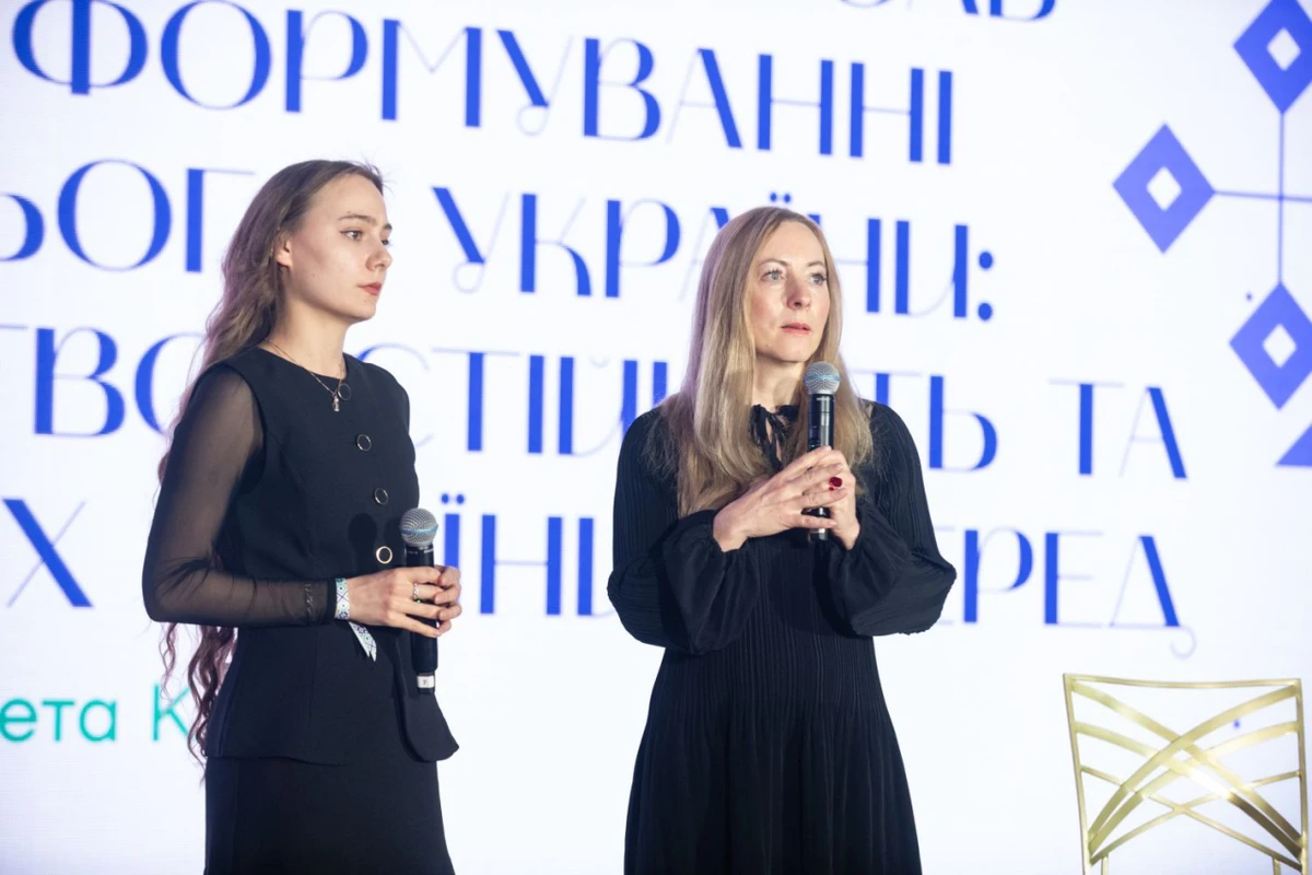 Також на премії виступила керівниця Комунікаційного відділу Представництва НАТО в Україні Вінета Кляйне, яка говорила про життєво важливу роль жінок у формуванні майбутнього України, їхнє лідерство, стійкість та вплив на рух країни вперед