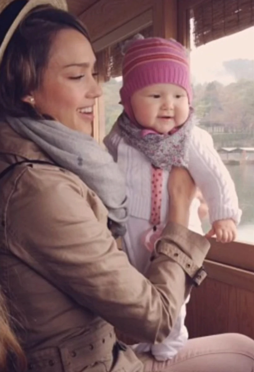 Джессіка Альба замилувала фото з дочкою на її 14-річчі