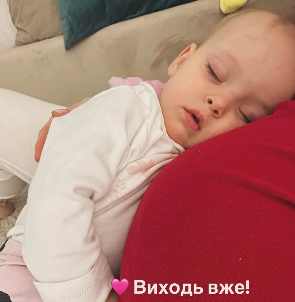 Дівчинка дуже чекала на молодшого братика