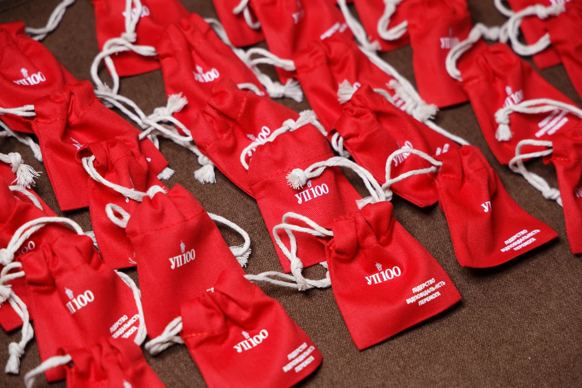 Вперше в історії видання УП обрала та нагородила сотню лідерів України 