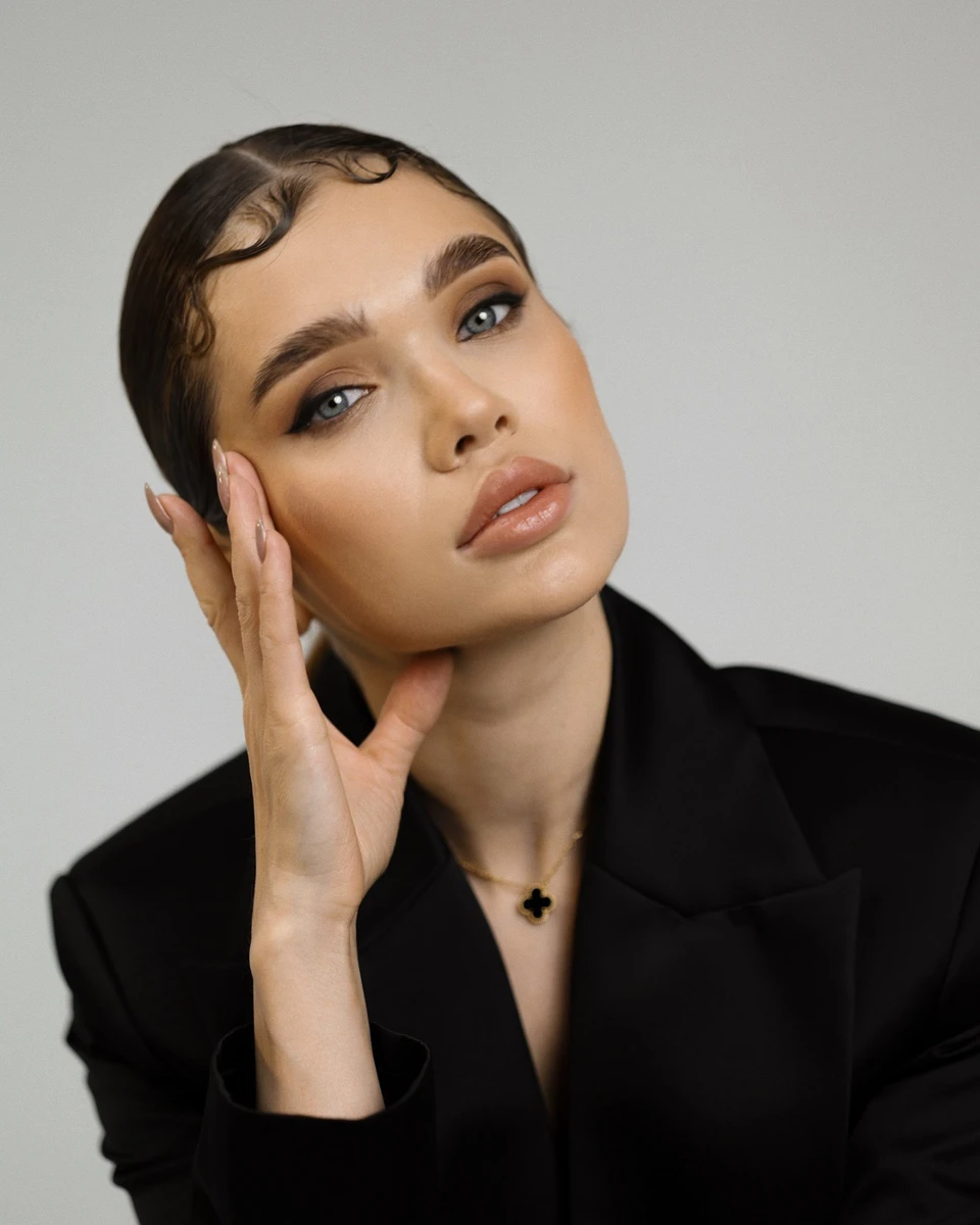 Cаша Бо з оновленою зачіскою