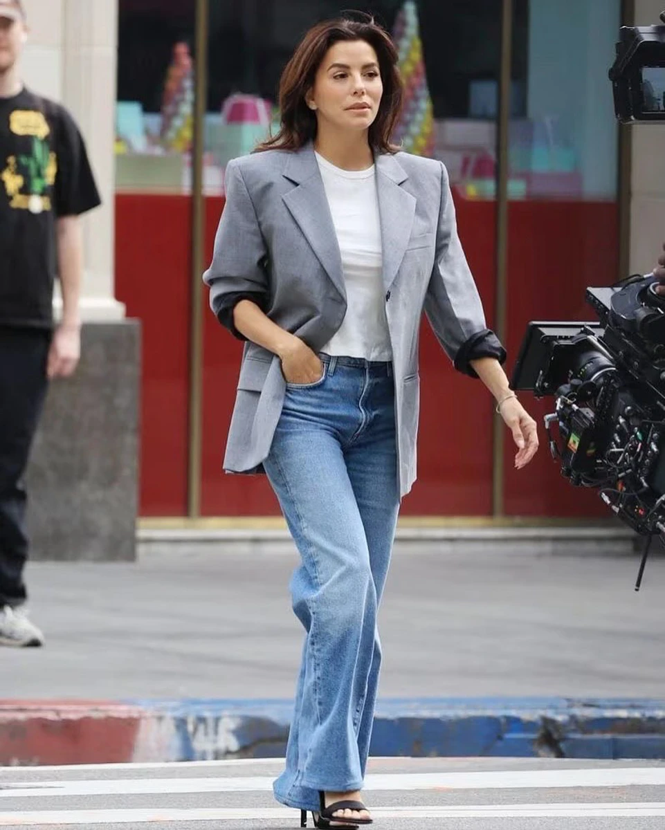 Лонгорія у джинсах і жакеті