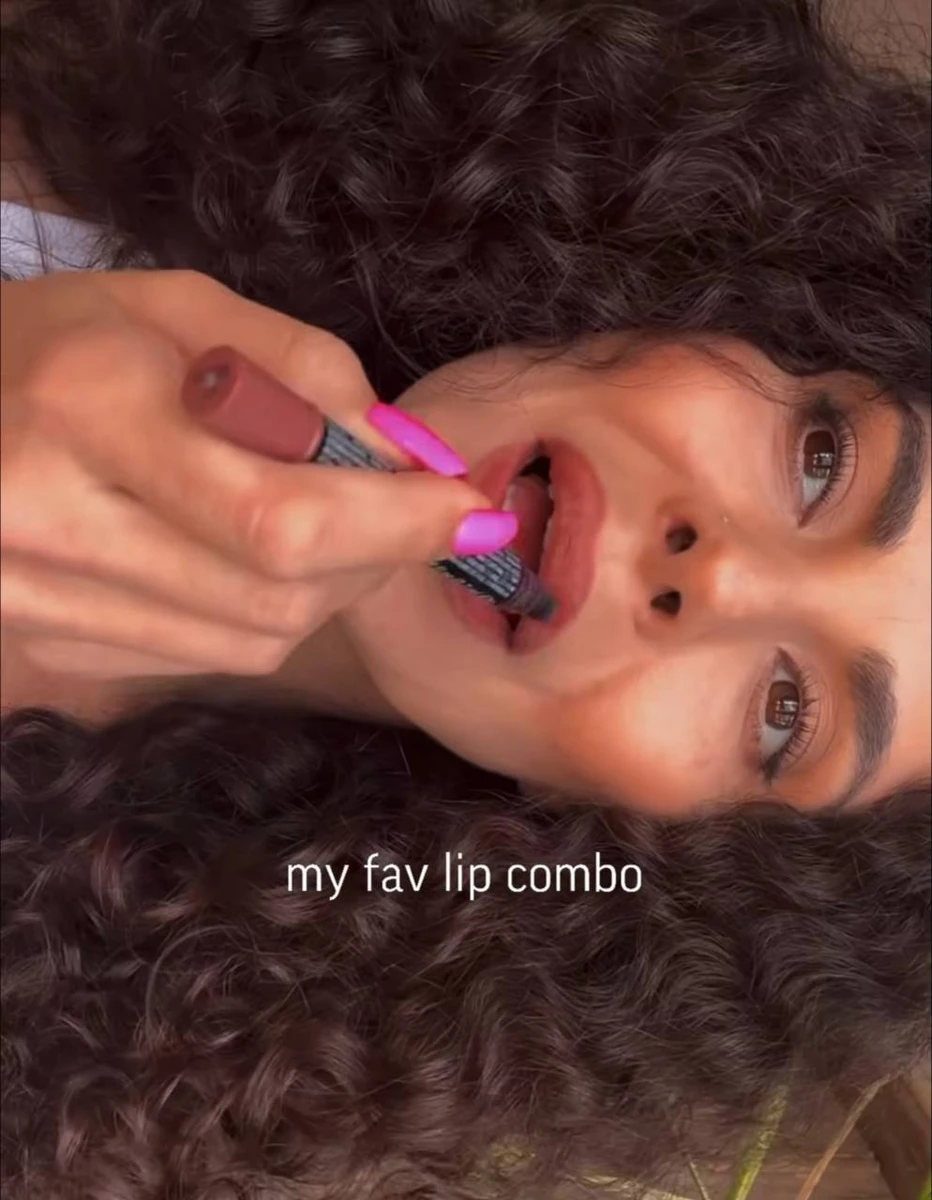 А потім фарбує яскравим червоним