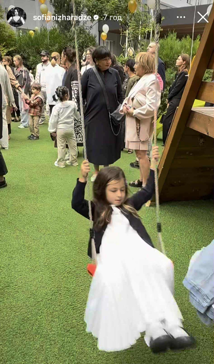 Дівчинка розпочала навчання у приватній школі в Тбілісі