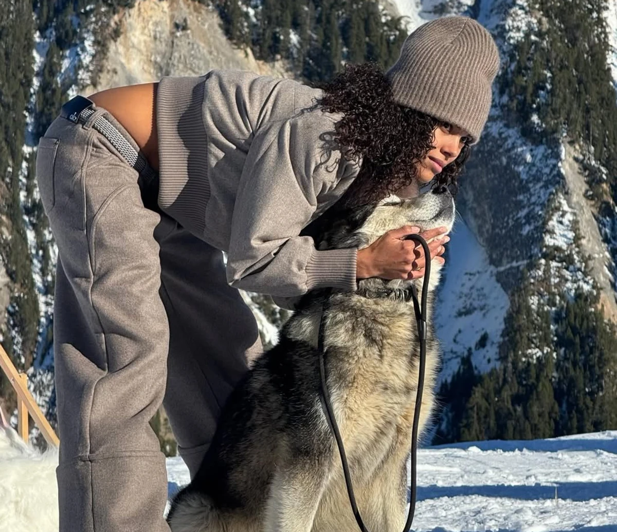 Тіна Кунакі наробила яскравих зимових фото