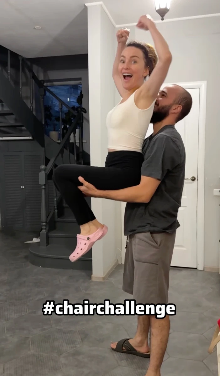 Вікторія Булітко показала виконання акробатичного трюку з нареченим