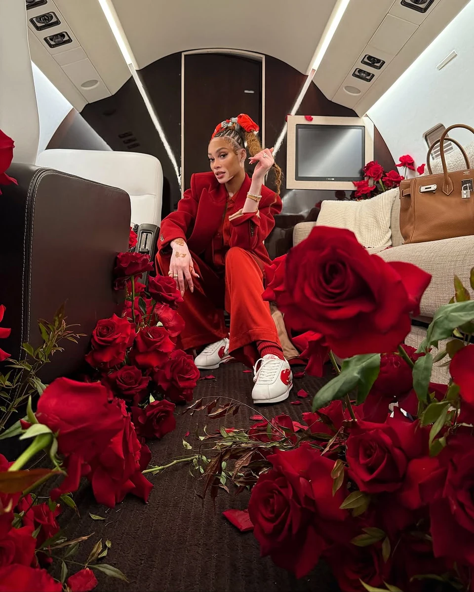 Вінні Харлоу виходить заміж