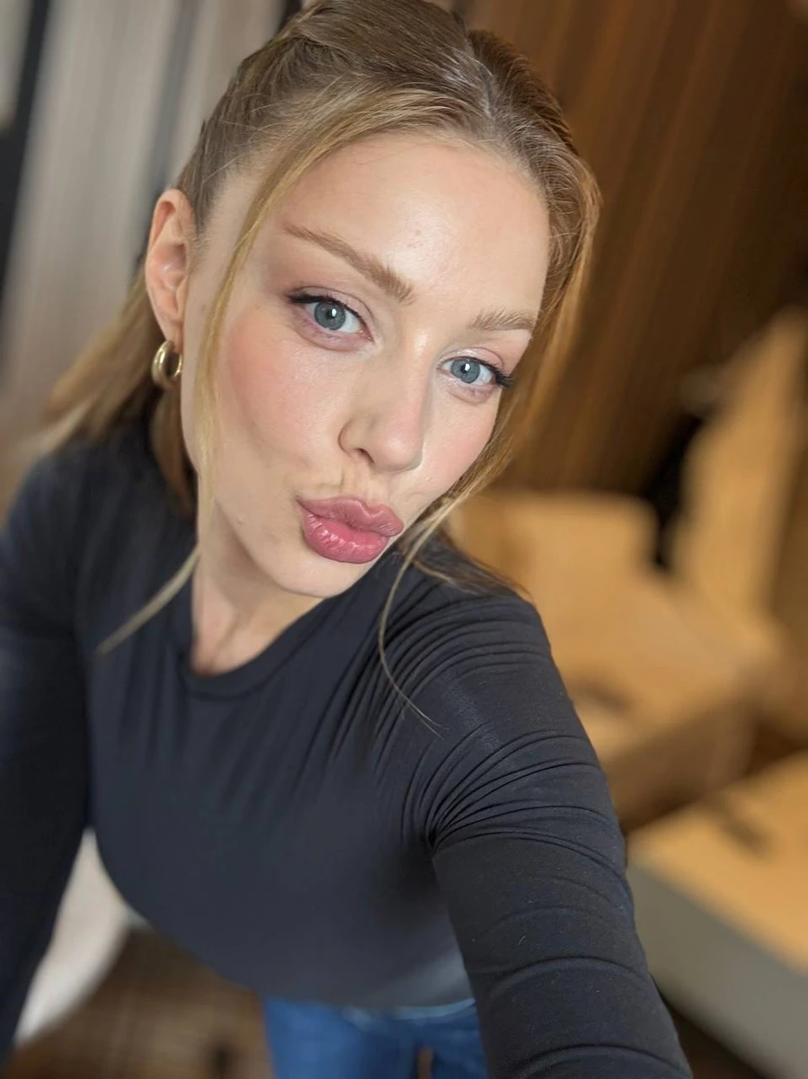 Портретне фото Тіни Кароль