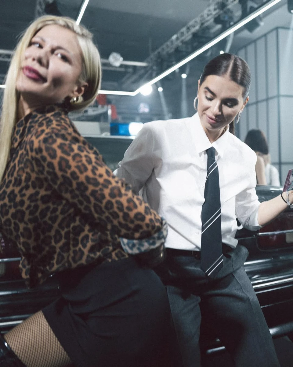 Дружина Усика попозувала з Оленою Омаргалієвою